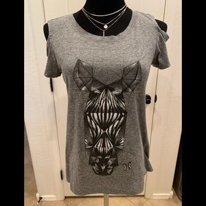 Hurley cold shoulder zebra t-shirt 🌸Size Medium